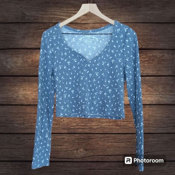 Aeropostale Tops - Aeropostale Long Sleeve Floral Shrunken Tee Size L
